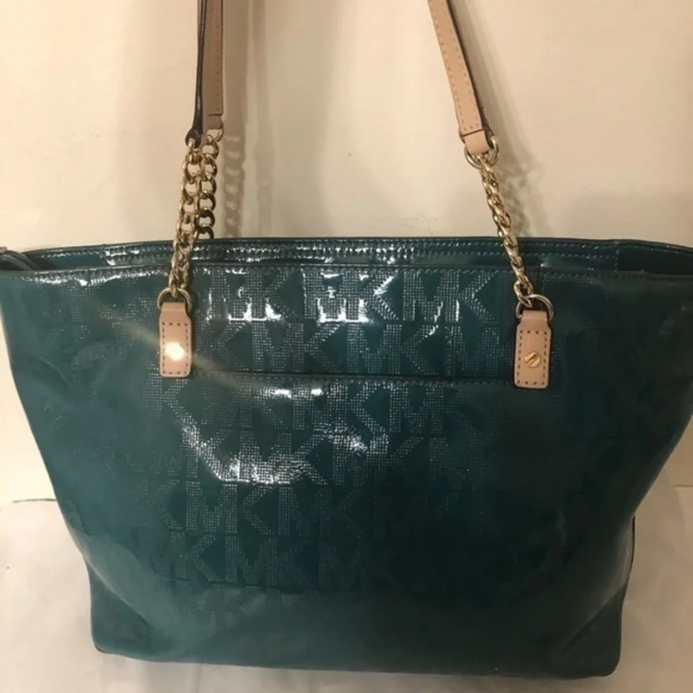 MICHAEL KORS jet set green patent leather embossed logo tote bag